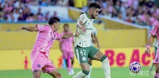 [F1]诺里斯强势超车拉塞尔 上升到第三位