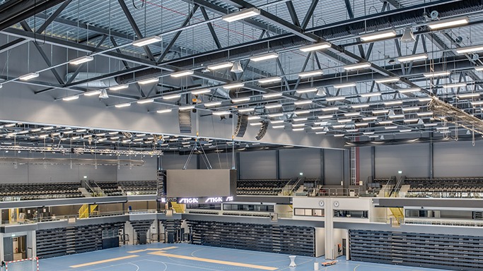 边路推进打满全场