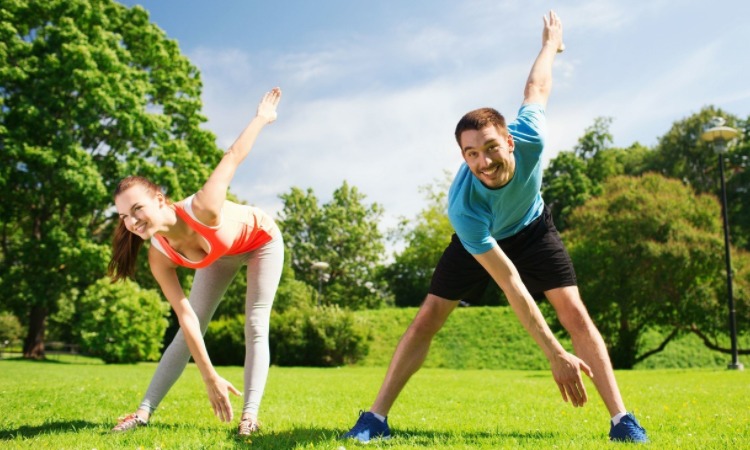 足球意甲射手榜竞争激烈，三人同进12球并列领跑